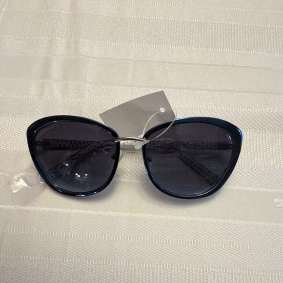 Isaac Mizrahi Accessories - Isaac Mizrahi Cat Eye Sunglasses Blue frame UV Protection Women
